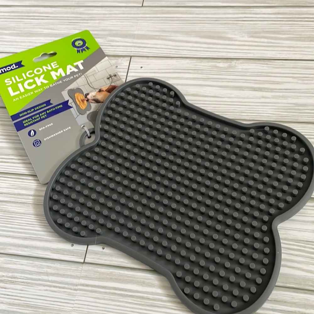 NWT Mod Silicone Therapeutic Dog Lick Mat